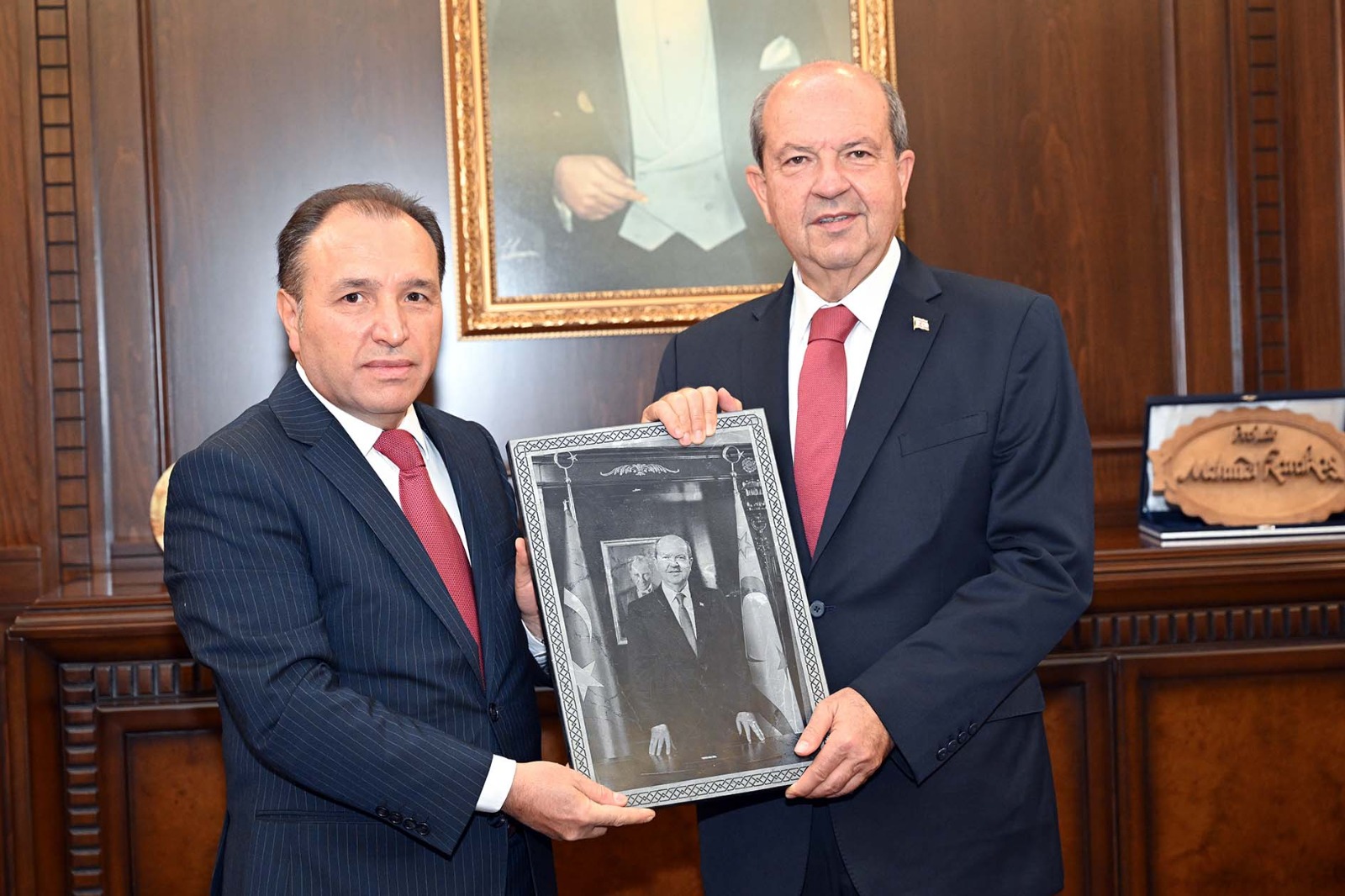 ERSİN TATAR REKTÖRLÜK BİNASINI ZİYARET ETTİ
