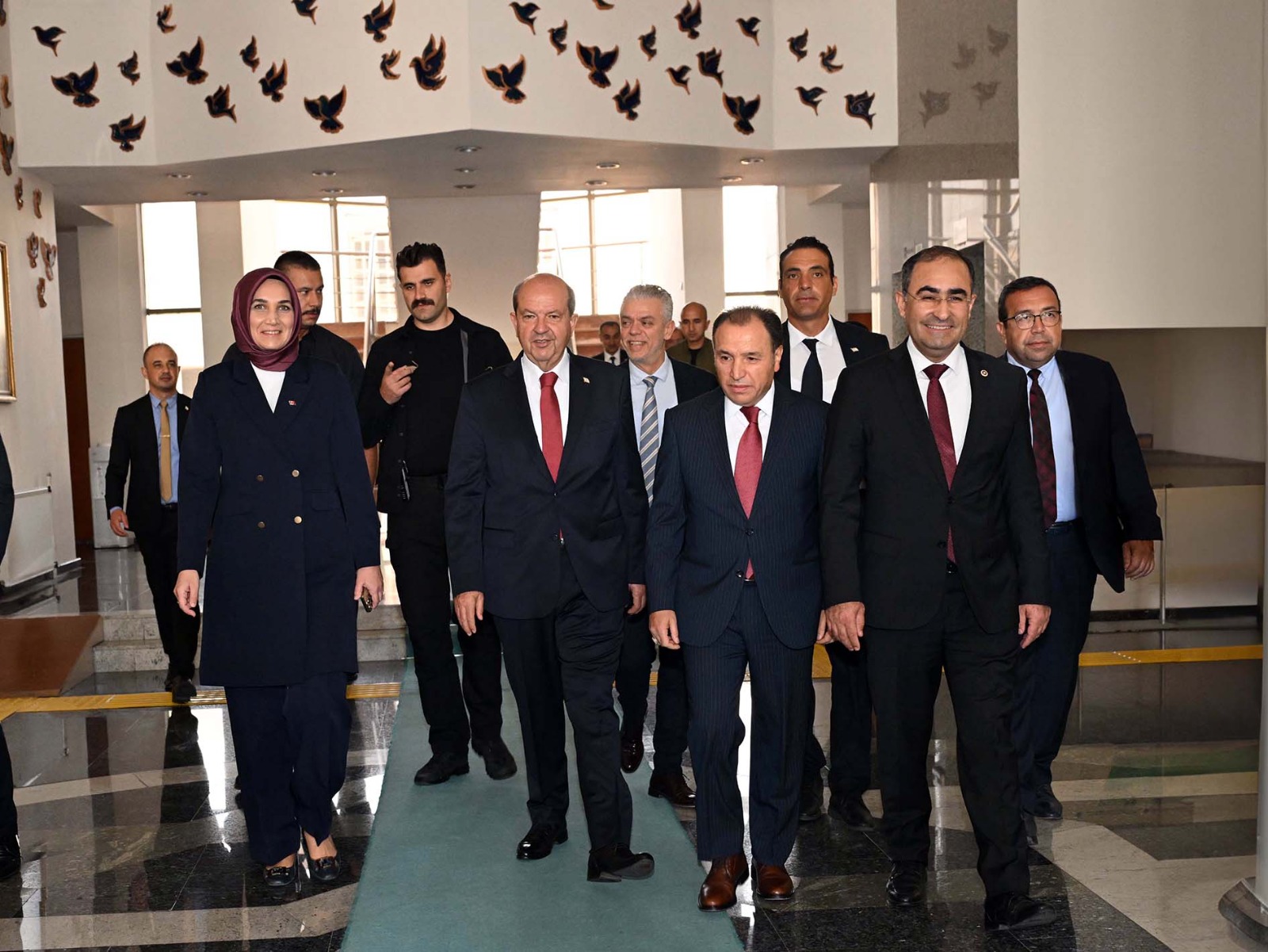 ERSİN TATAR REKTÖRLÜK BİNASINI ZİYARET ETTİ