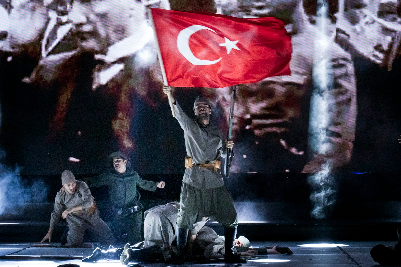 CUMHURİYET COŞKUSUNDA AZERBAYCAN VE KERKÜK ESİNTİLERİ