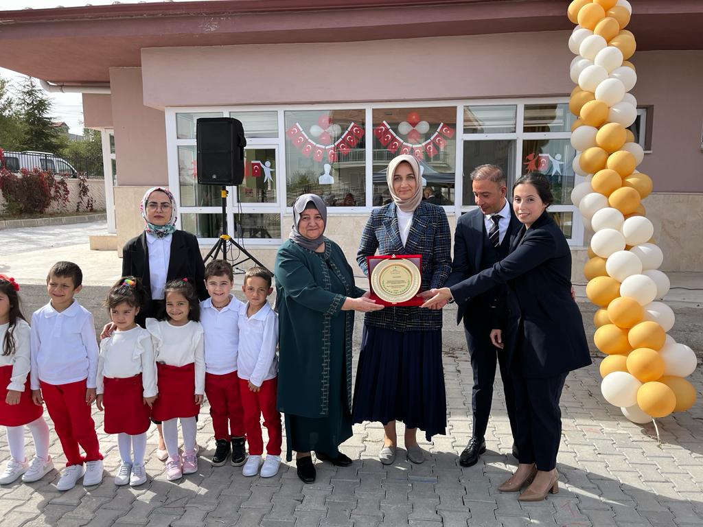 RAHMETLİ EŞİNİN VASİYETİNİ YERİNE GETİRDİ
