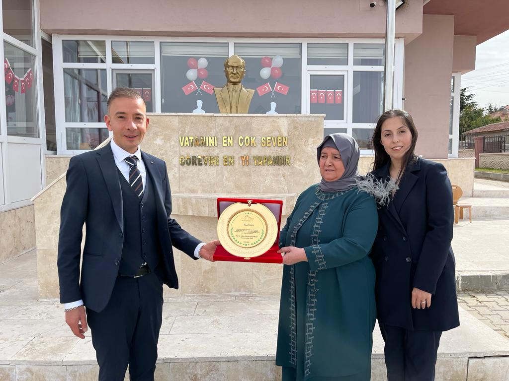 ATATÜRKÇÜ NESİLLER YETİŞSİN DİYE BU OKULU YAPTIRDIK