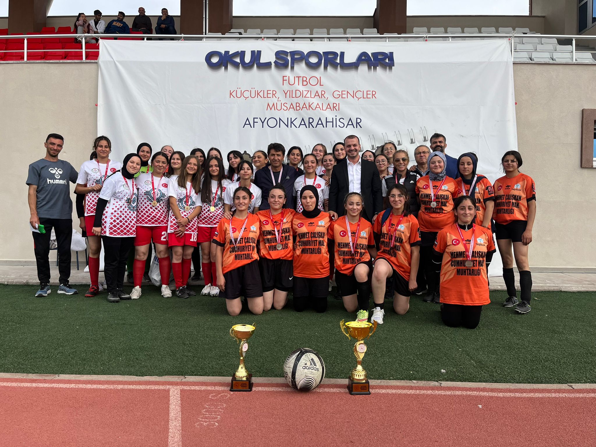 GENÇ KIZLAR FUTBOL MÜSABAKALARI TAMAMLANDI