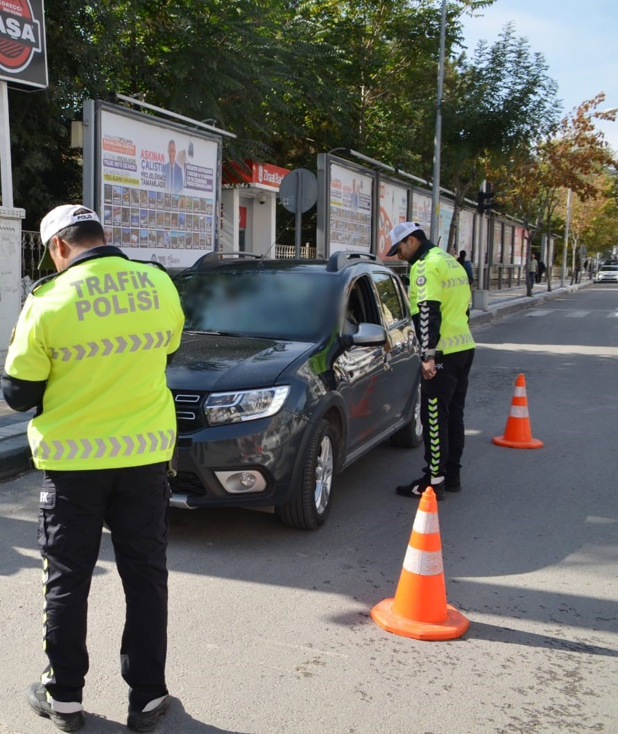 532 ARAÇ SÜRÜCÜSÜNE CEZA KESİLDİ