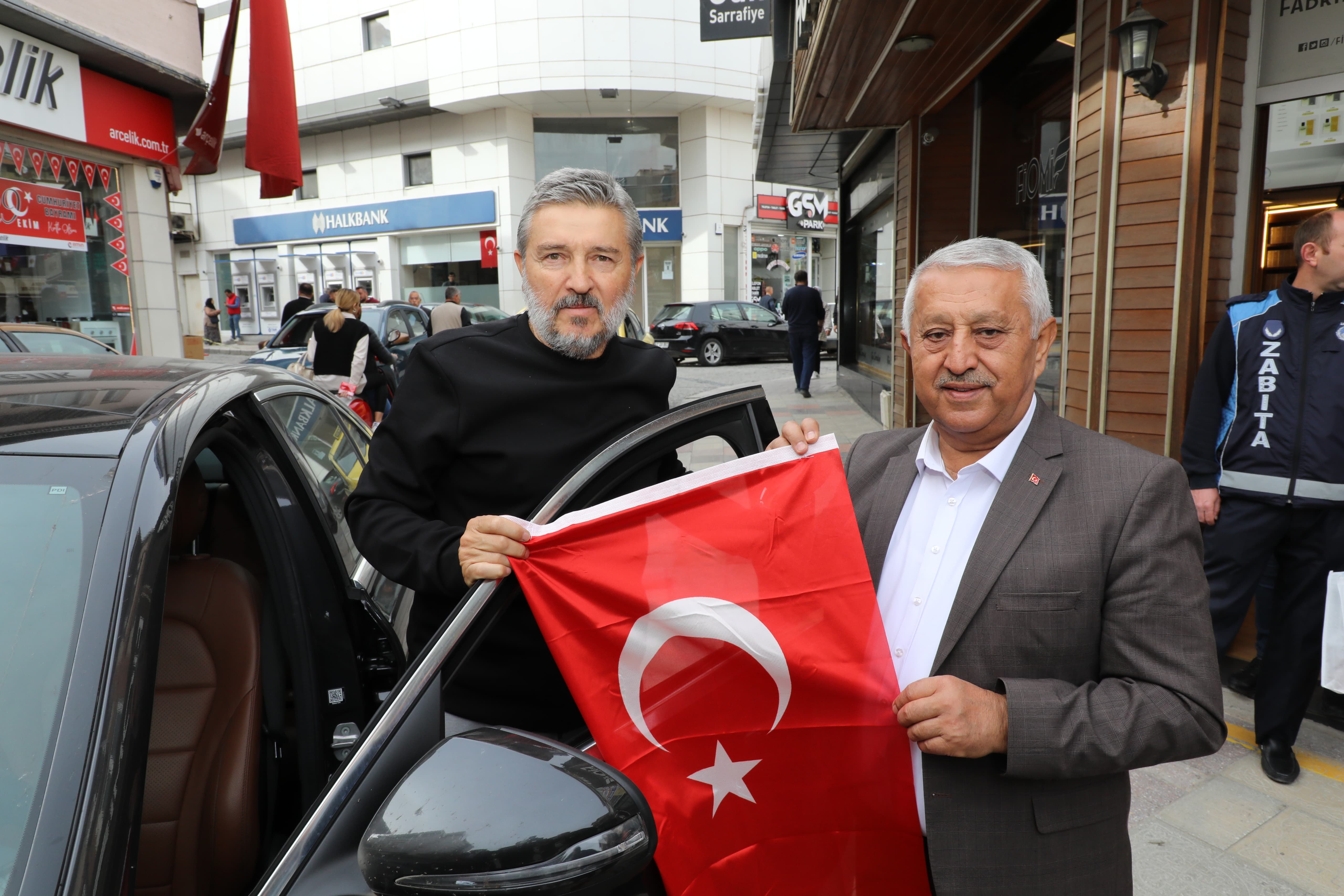 AFYONKARAHİSAR TÜRK BAYRAĞIYLA DONATILIYOR