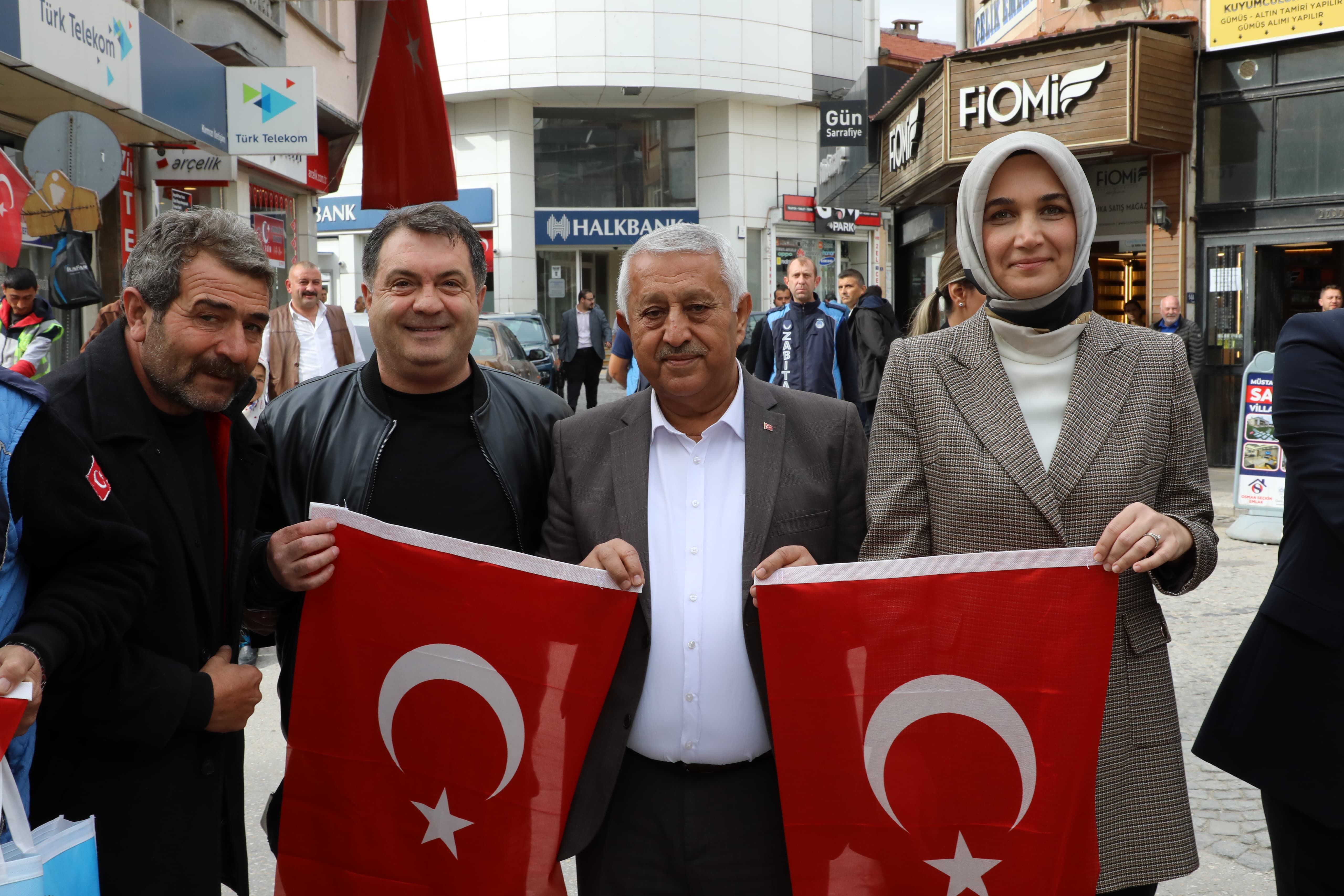 AFYONKARAHİSAR TÜRK BAYRAĞIYLA DONATILIYOR