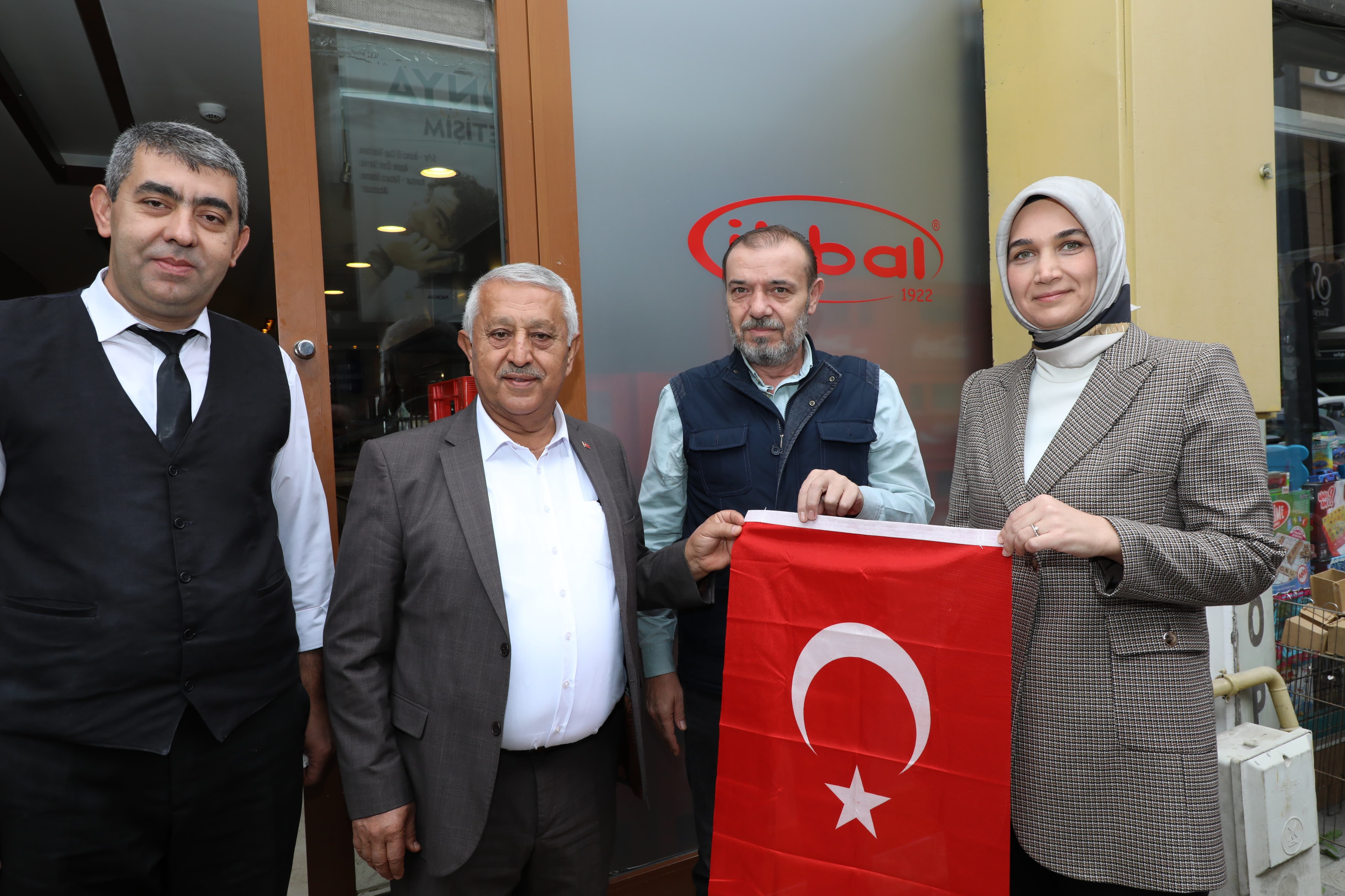 AFYONKARAHİSAR TÜRK BAYRAĞIYLA DONATILIYOR