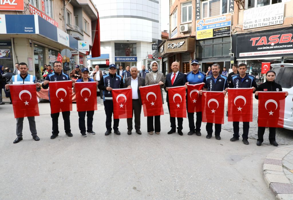 AFYONKARAHİSAR TÜRK BAYRAĞIYLA DONATILIYOR
