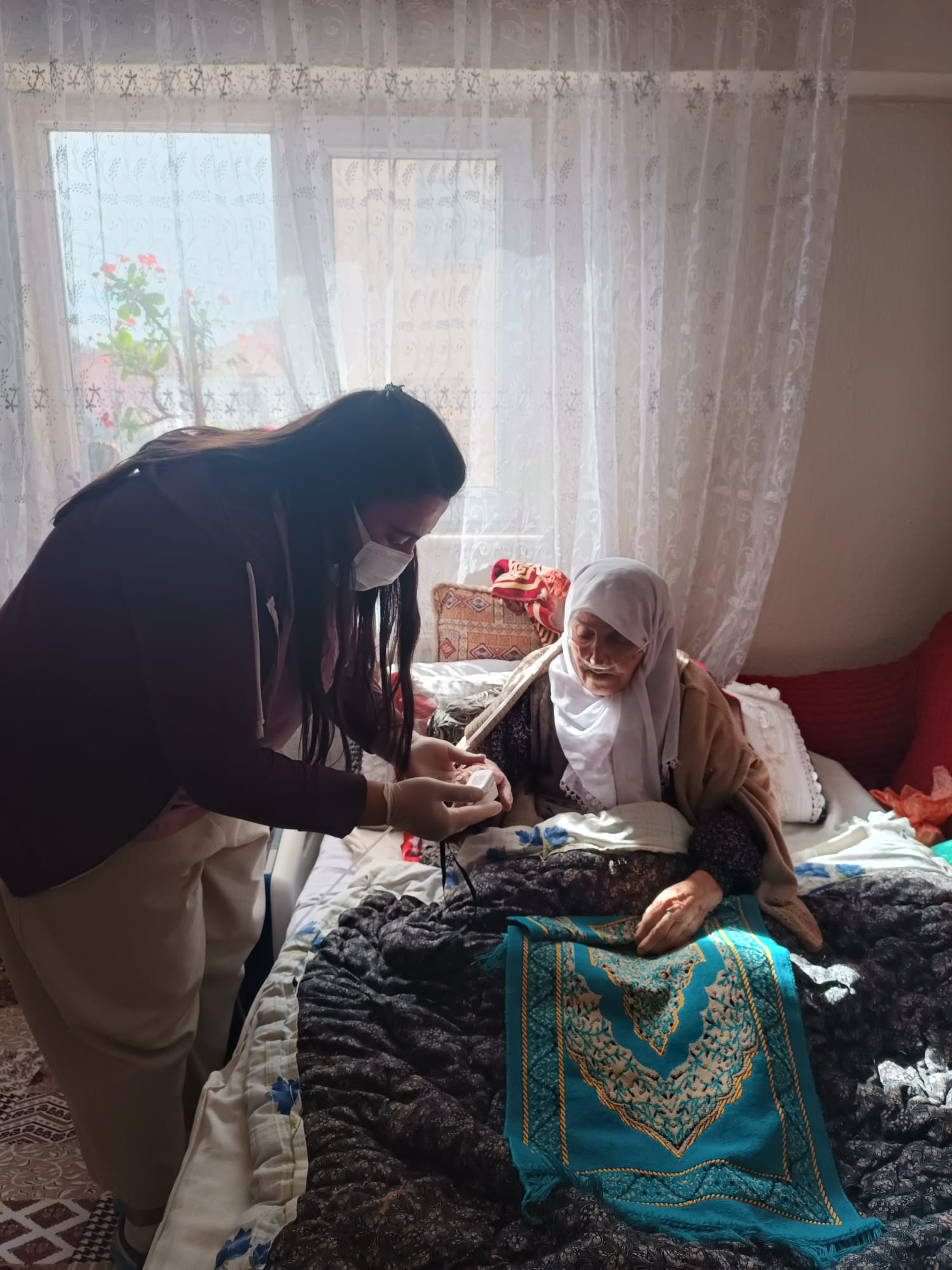 100. YILDA 100 YAŞINDAKİ VATANDAŞLARI ZİYARET ETTİLER