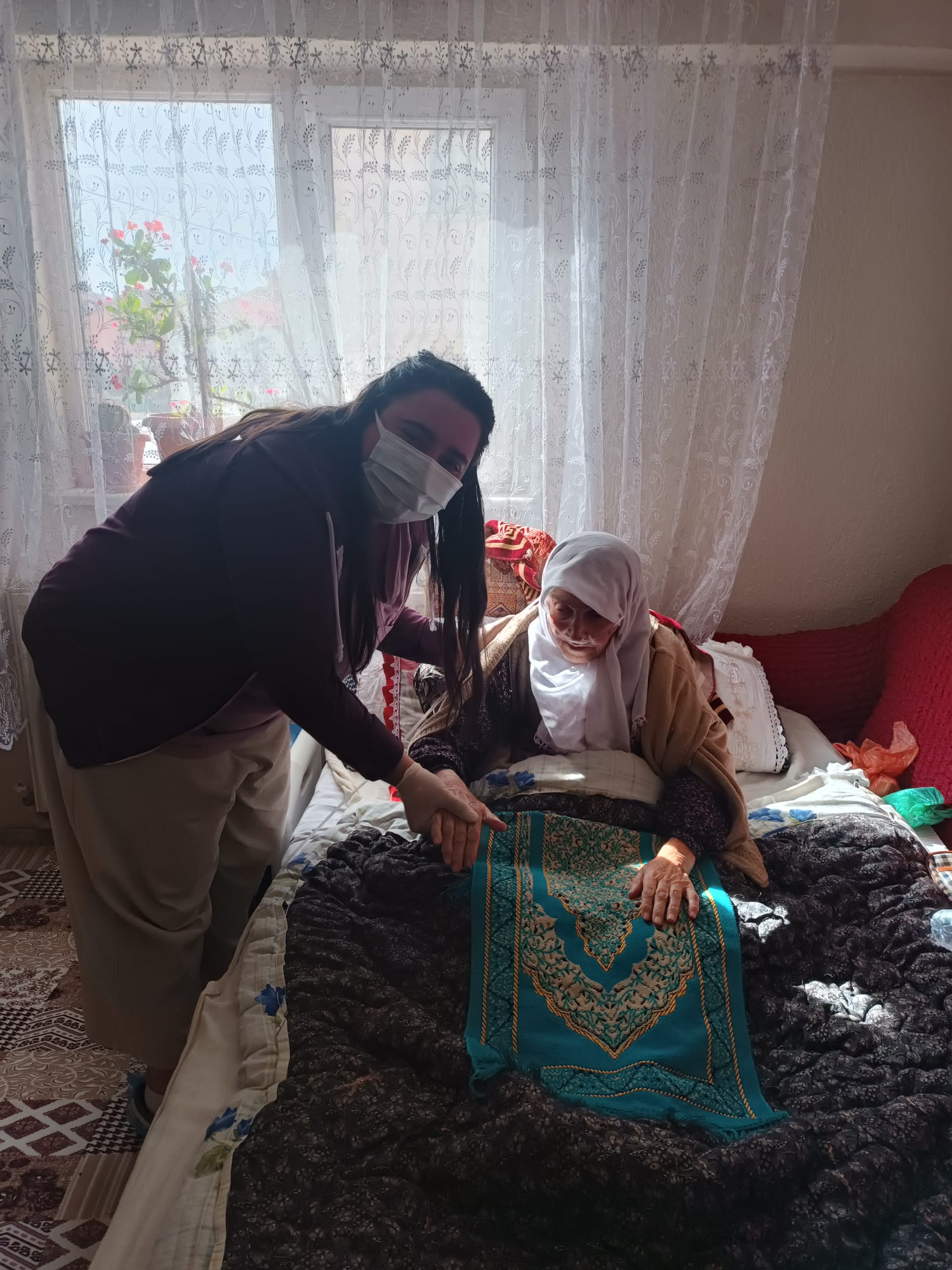 100. YILDA 100 YAŞINDAKİ VATANDAŞLARI ZİYARET ETTİLER