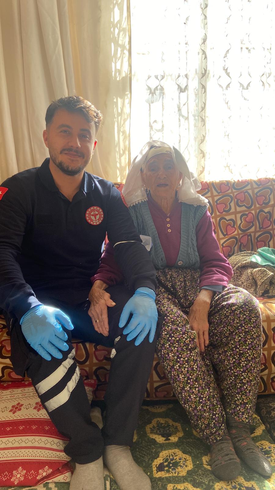 100. YILDA 100 YAŞINDAKİ VATANDAŞLARI ZİYARET ETTİLER