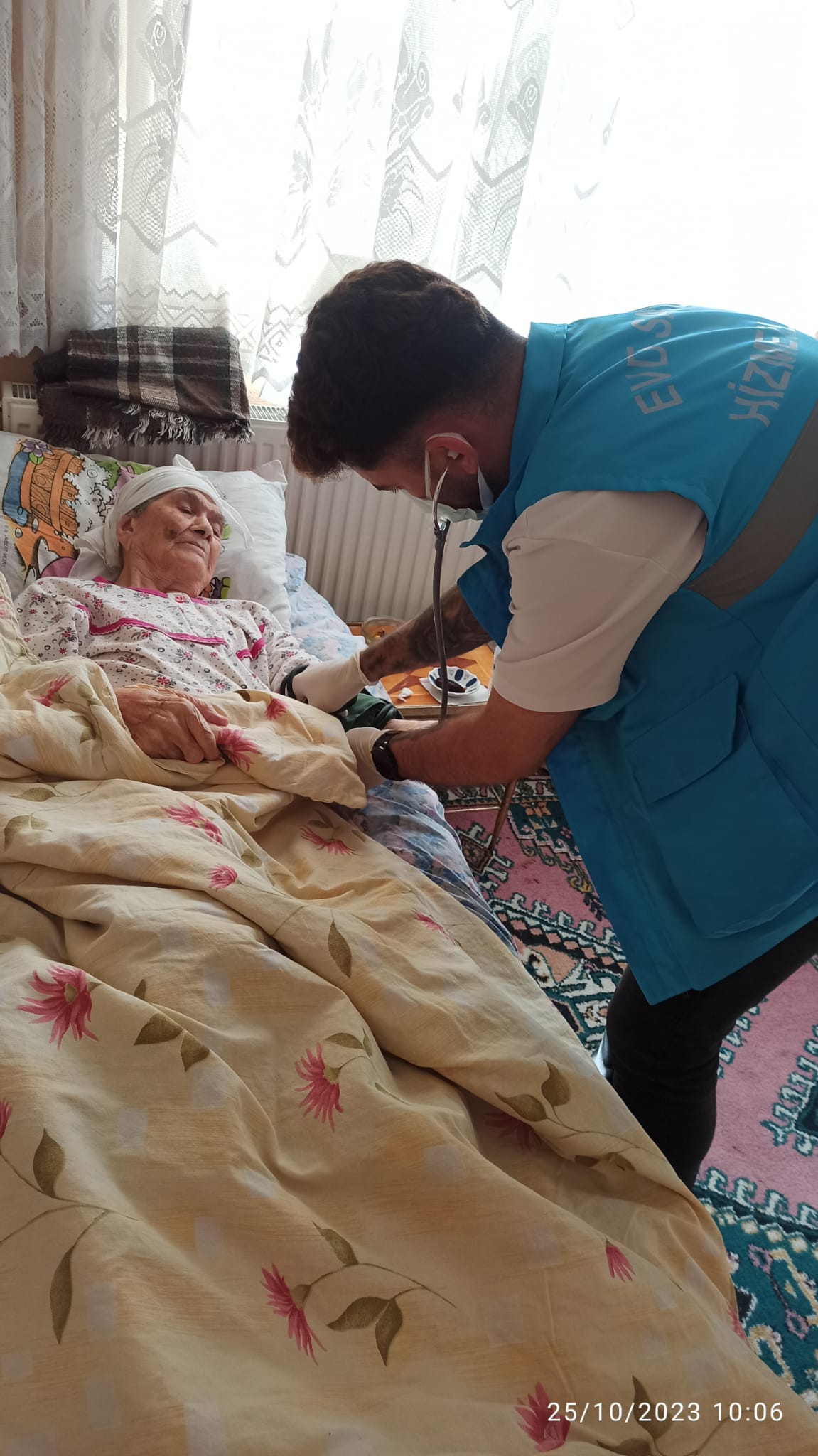 100. YILDA 100 YAŞINDAKİ VATANDAŞLARI ZİYARET ETTİLER