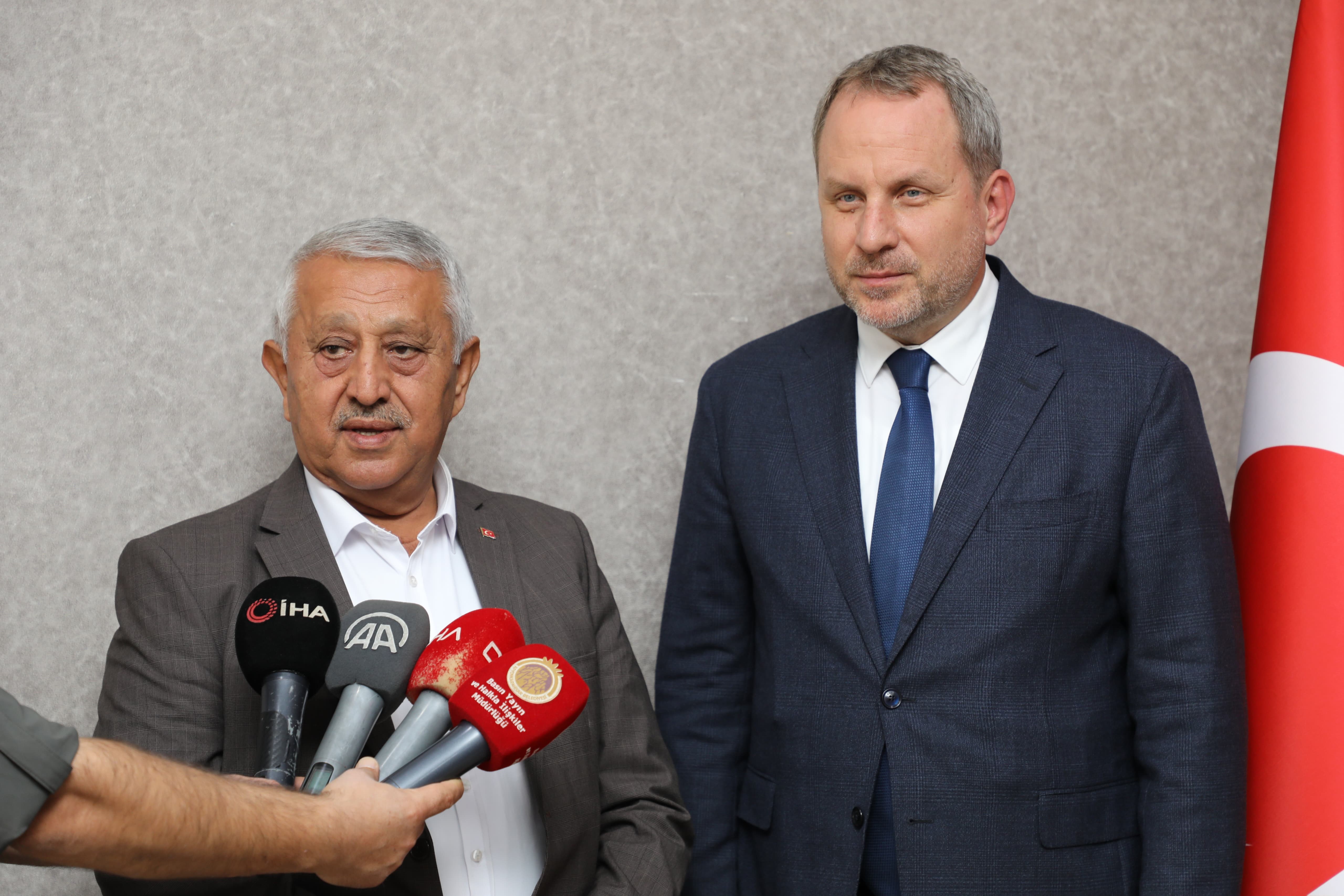 "AFYONKARAHİSAR HIZLI BİR SAVUNMA ŞEHRİ HALİNE GELEBİLİR"