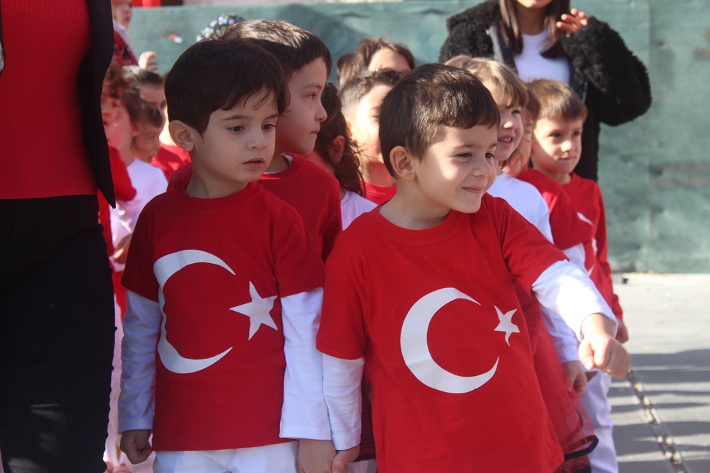 TED AFYON KOLEJİ ÖĞRENCİLERİNDEN 100. YIL ÇOŞKUSU