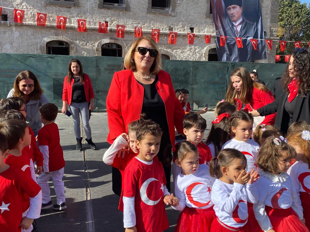 TED AFYON KOLEJİ ÖĞRENCİLERİNDEN 100. YIL ÇOŞKUSU
