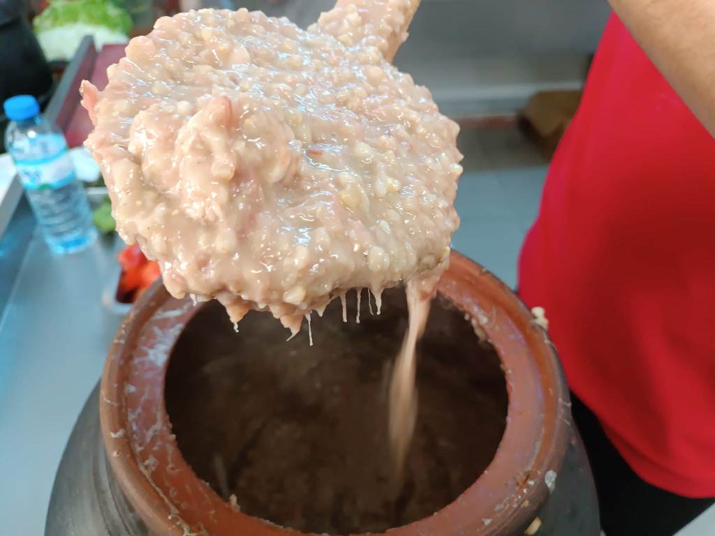 ÇÖMLEKTE PİŞİRİLEN BU LEZZET DAMAK ÇATLATIYOR