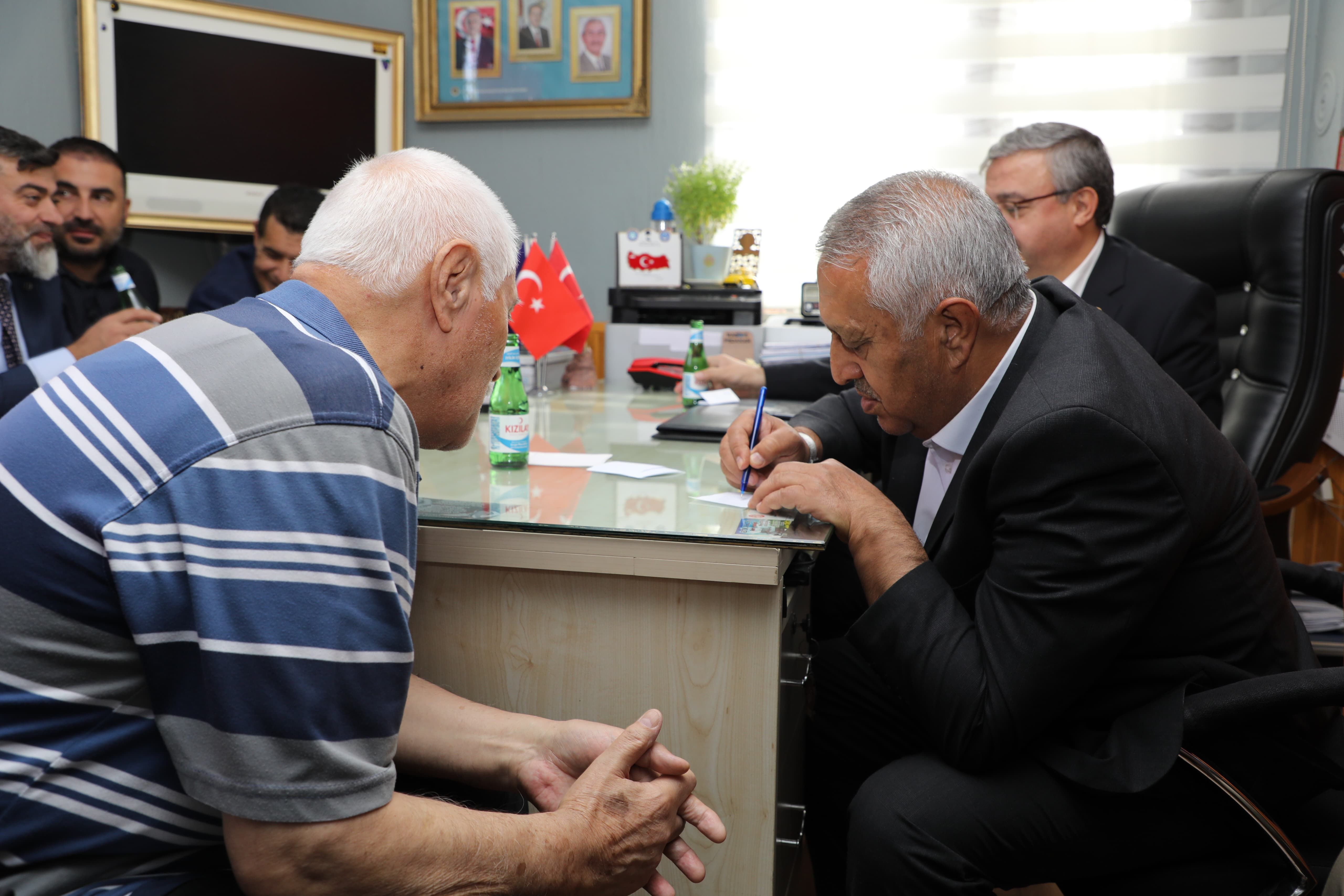 BAŞKAN ZEYBEK YİNE MAHALLE GEZİSİNDE
