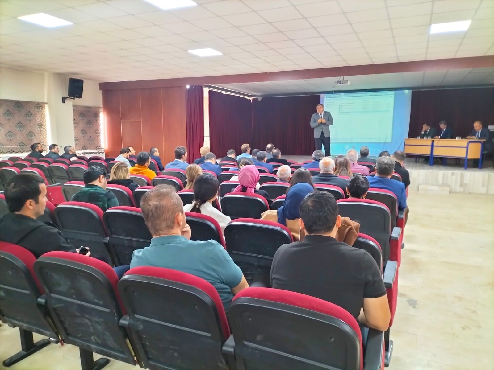 “ÖĞRENCİLERİMİZİN KENDİLERİNİ KEŞFETMELERİNE OLANAK VERMELİYİZ”