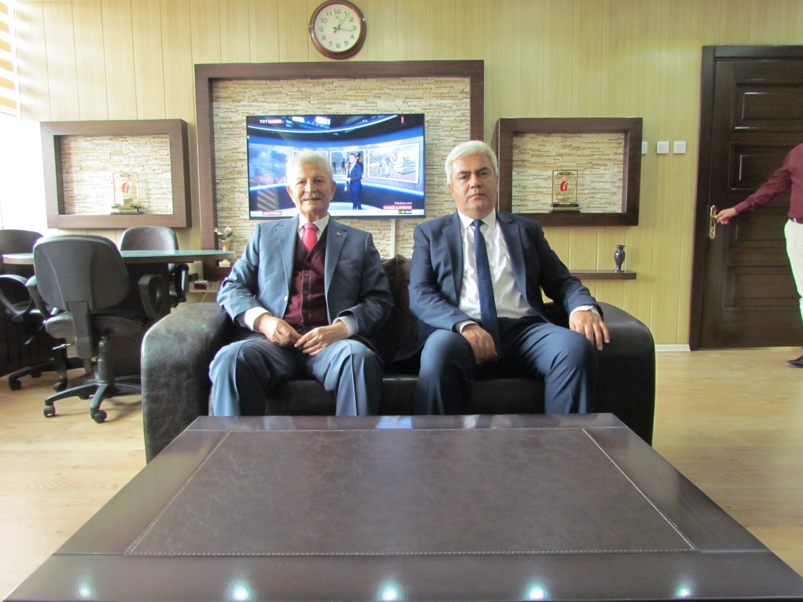 ESKİ BAKAN İSMET ATTİLA DEFTERDAR AR'I ZİYARET ETTİ