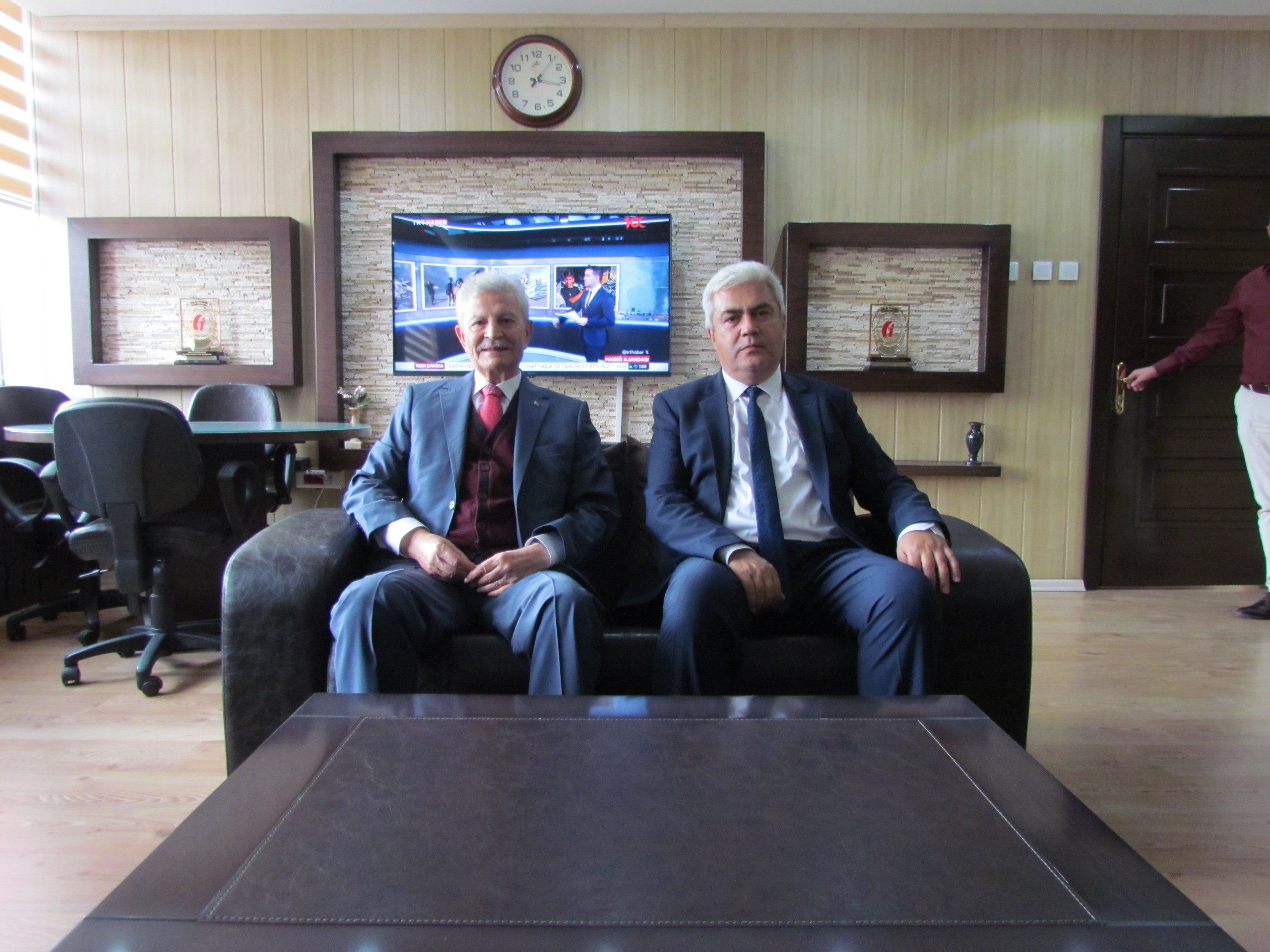 ESKİ BAKAN İSMET ATTİLA DEFTERDAR AR'I ZİYARET ETTİ