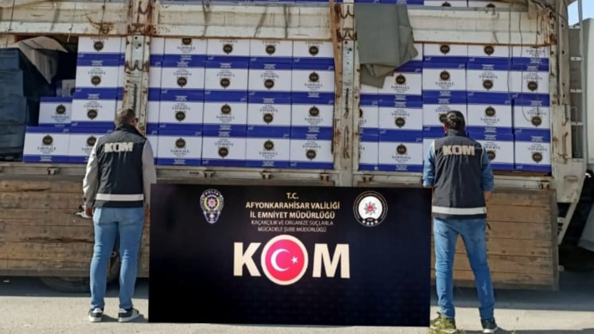 AFYON'DA BİR TIRDA MAKARON ELE GEÇİRİLDİ