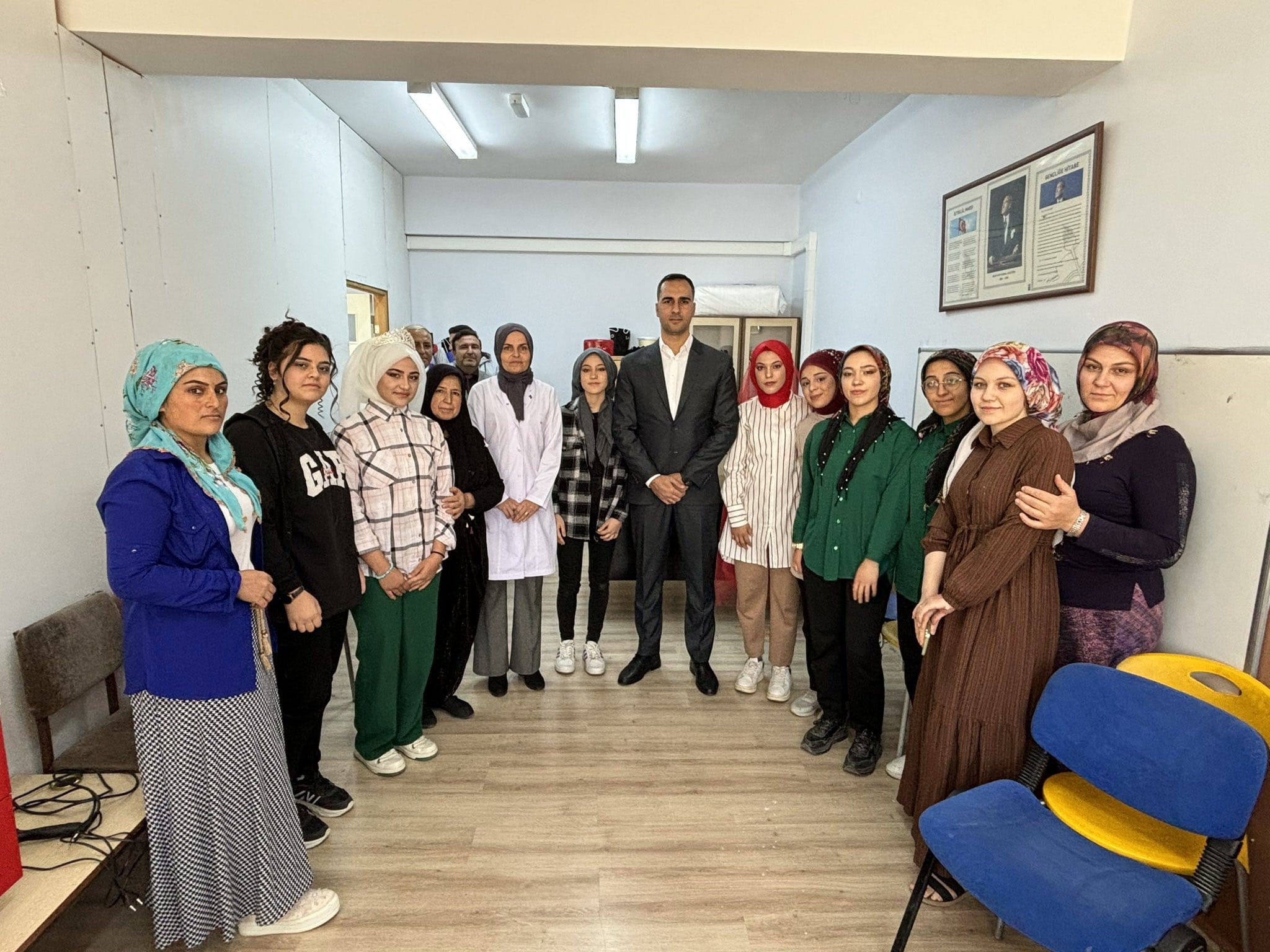 AFYON’DA KÖYDE KUAFÖRLÜK KURSU AÇILDI