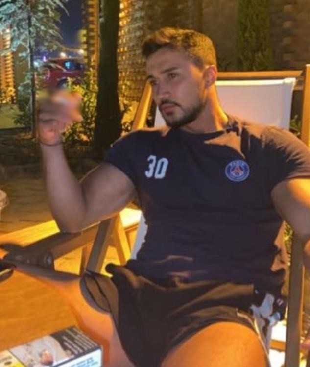 KONTROLDEN ÇIKAN OTOMOBİL TIRIN DORSESİNE ÇARPTI: