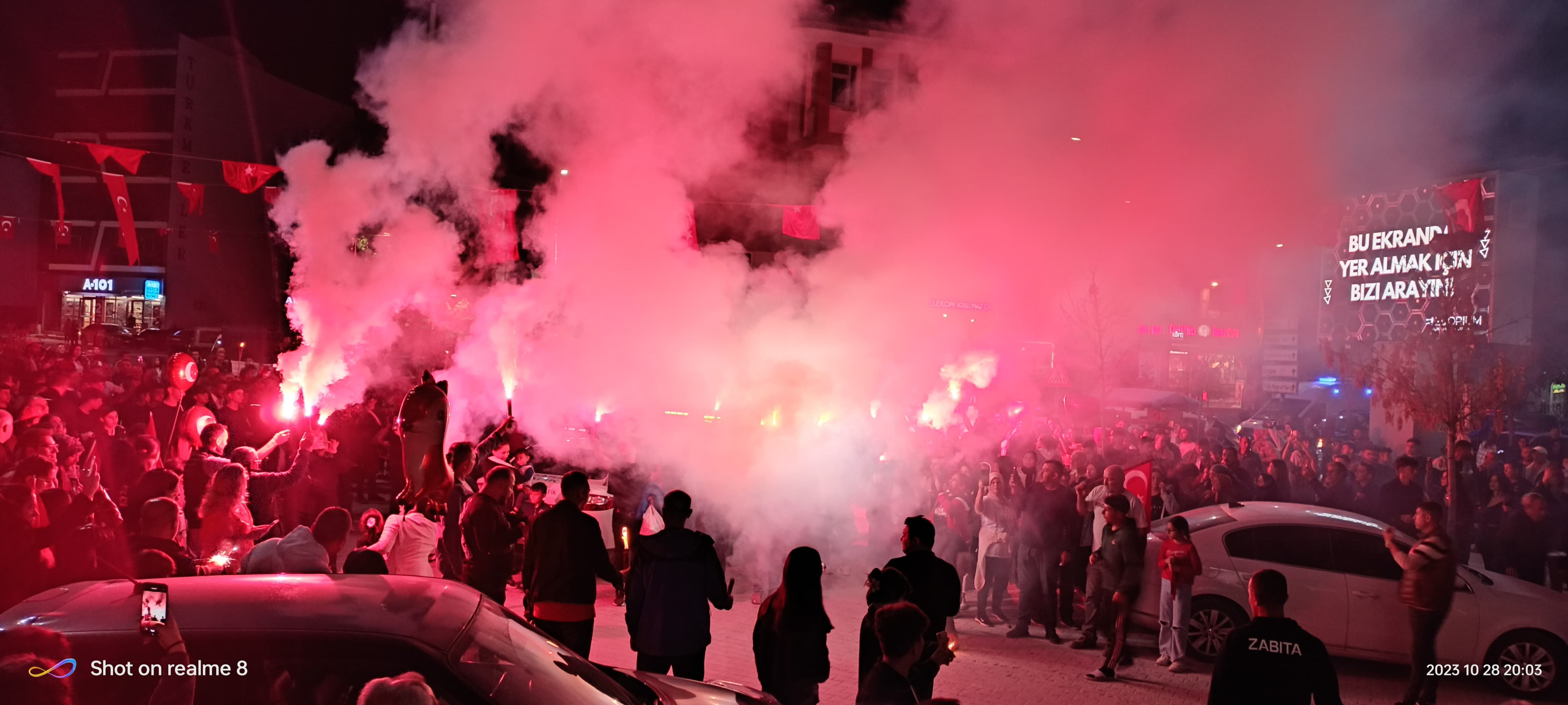 "BÜYÜK MÜCADELELERLE KURULAN CUMHURİYET BİZE ARMAĞAN"