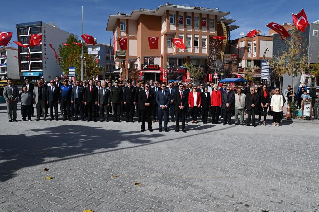 "BÜYÜK MÜCADELELERLE KURULAN CUMHURİYET BİZE ARMAĞAN"