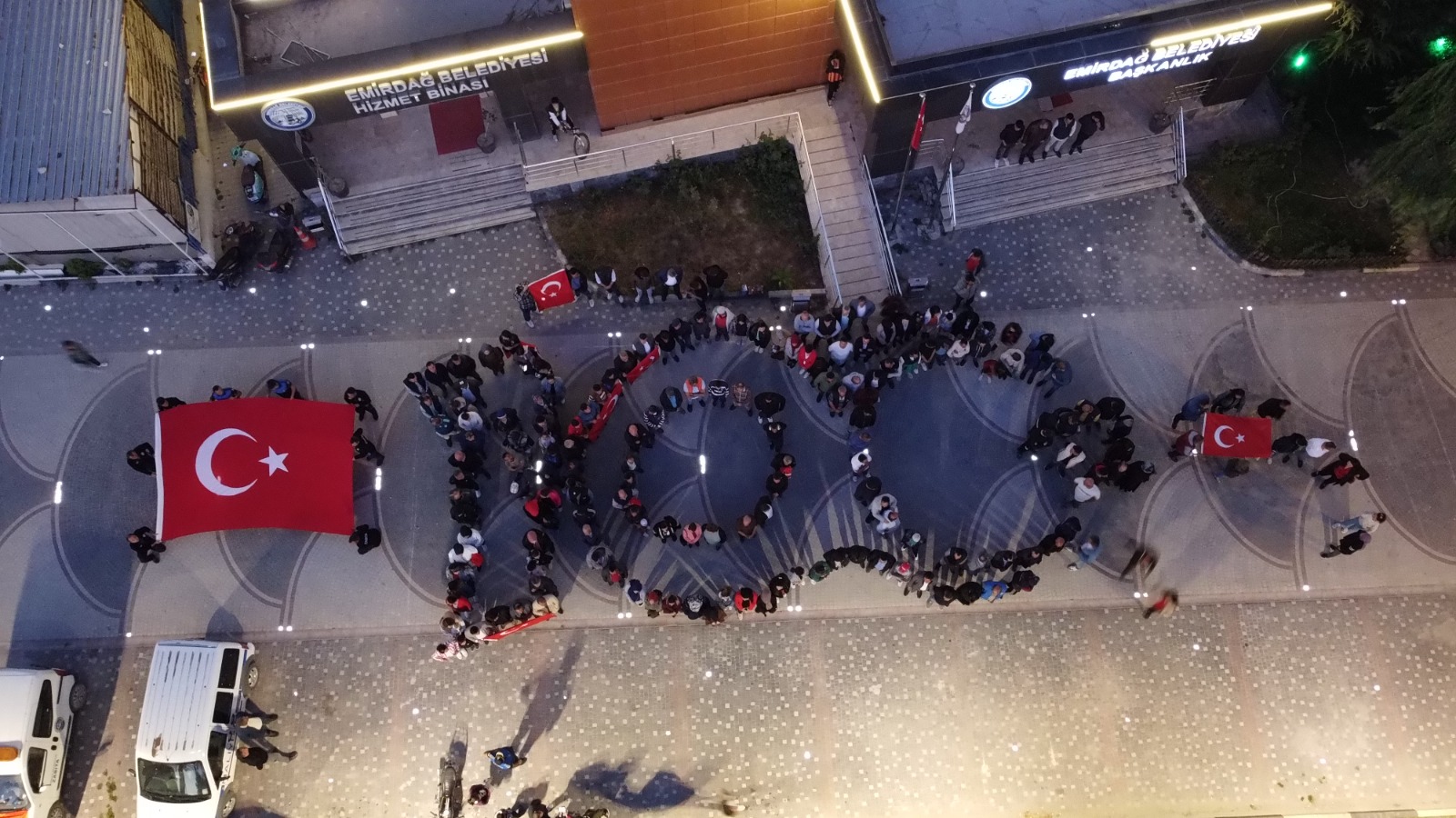 "BÜYÜK MÜCADELELERLE KURULAN CUMHURİYET BİZE ARMAĞAN"