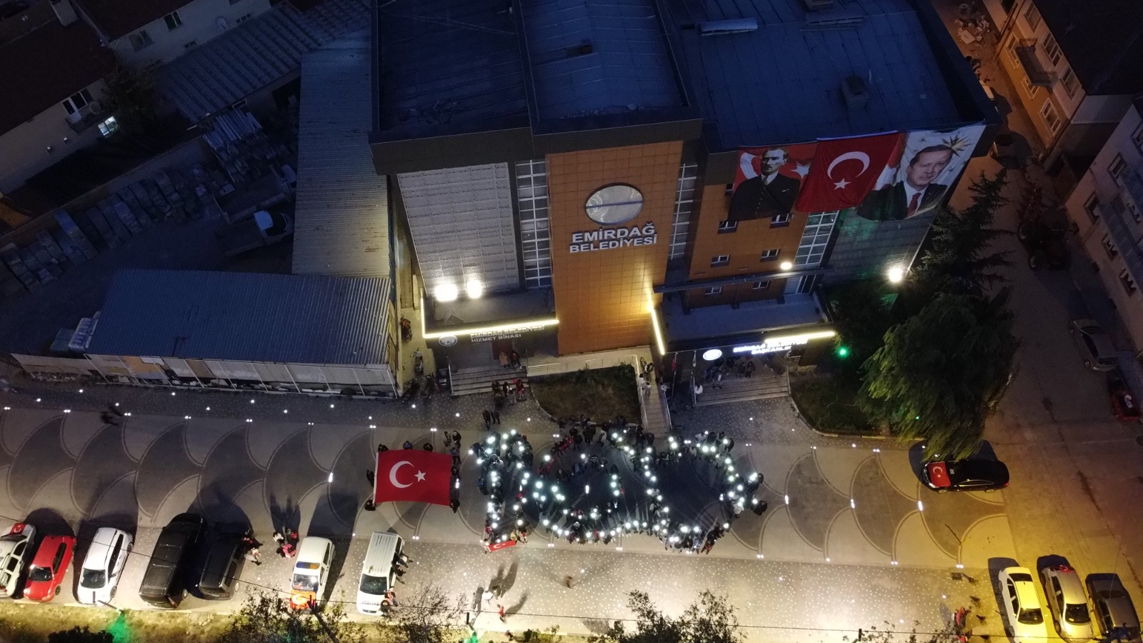 "BÜYÜK MÜCADELELERLE KURULAN CUMHURİYET BİZE ARMAĞAN"