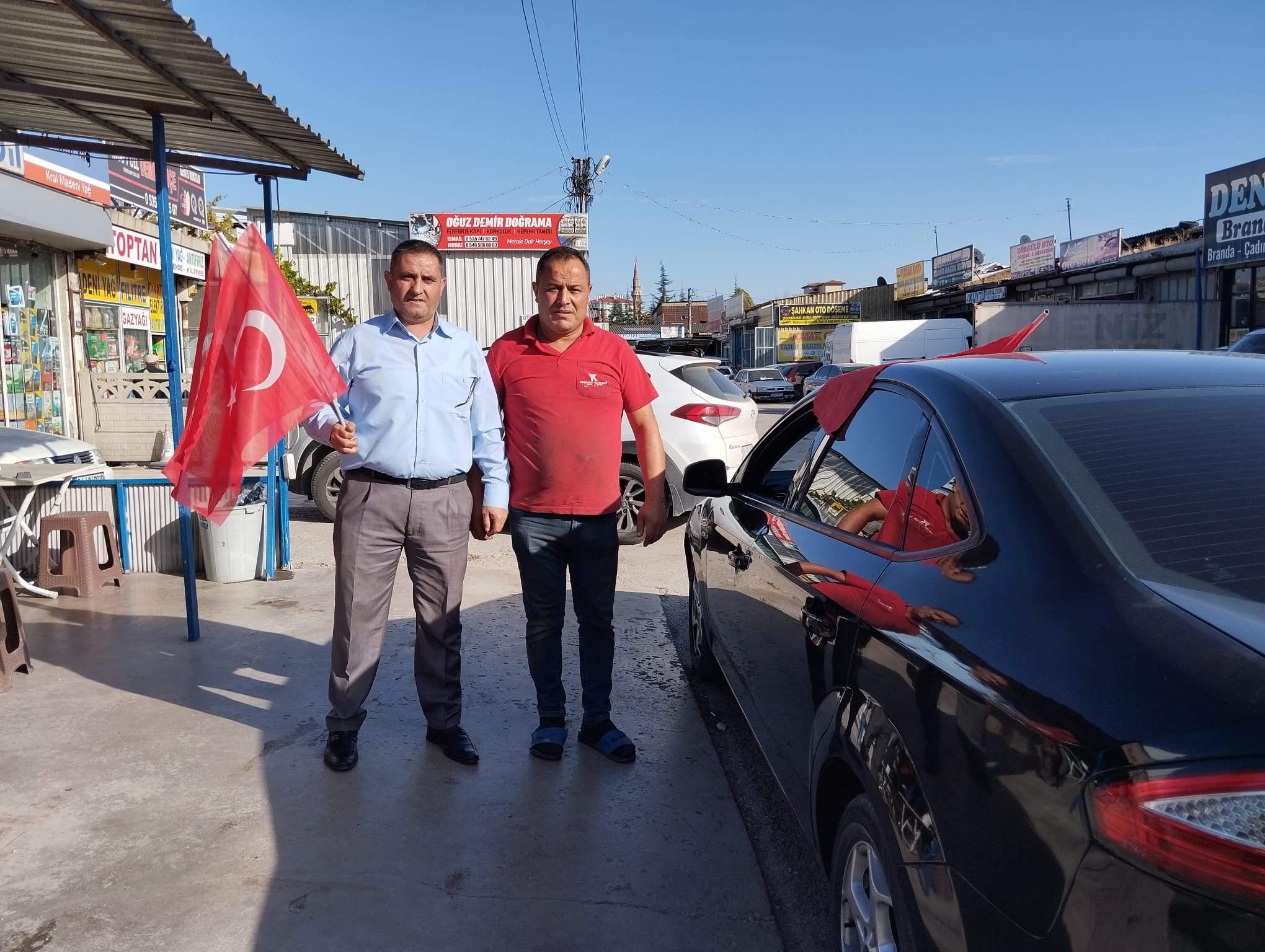 İYİ PARTİ AFYONKARAHİSAR SOKAKLARINI KIRMIZI BEYAZA BOYADI