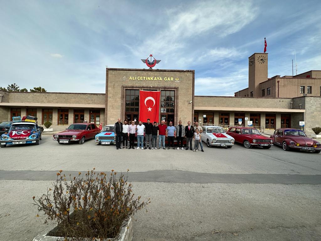 MECNUN GİBİ DOLAŞIYORLAR