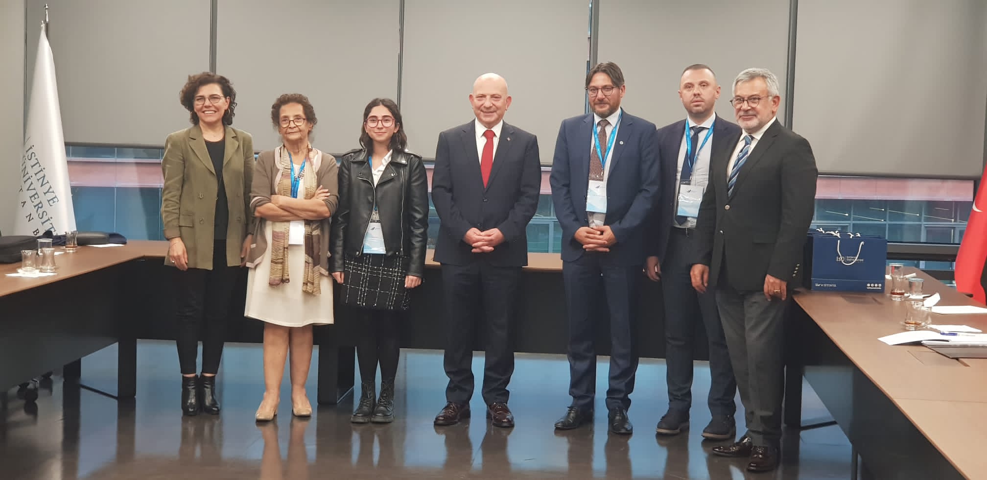 AFSÜ ECZACILIKTAN  (YÖKAK) İZLEME TAKIMI DIŞ DEĞERLENDİRME TOPLANTISI DÜZENLENDİ