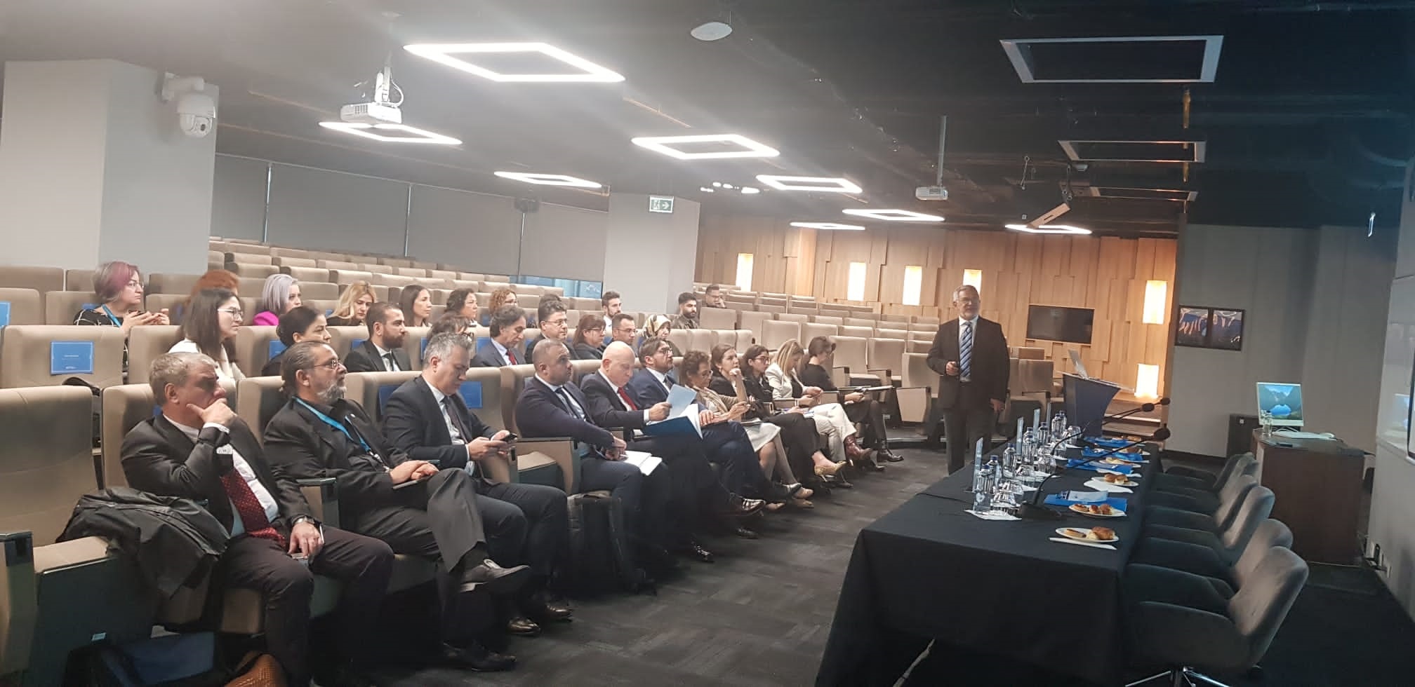 AFSÜ ECZACILIKTAN  (YÖKAK) İZLEME TAKIMI DIŞ DEĞERLENDİRME TOPLANTISI DÜZENLENDİ