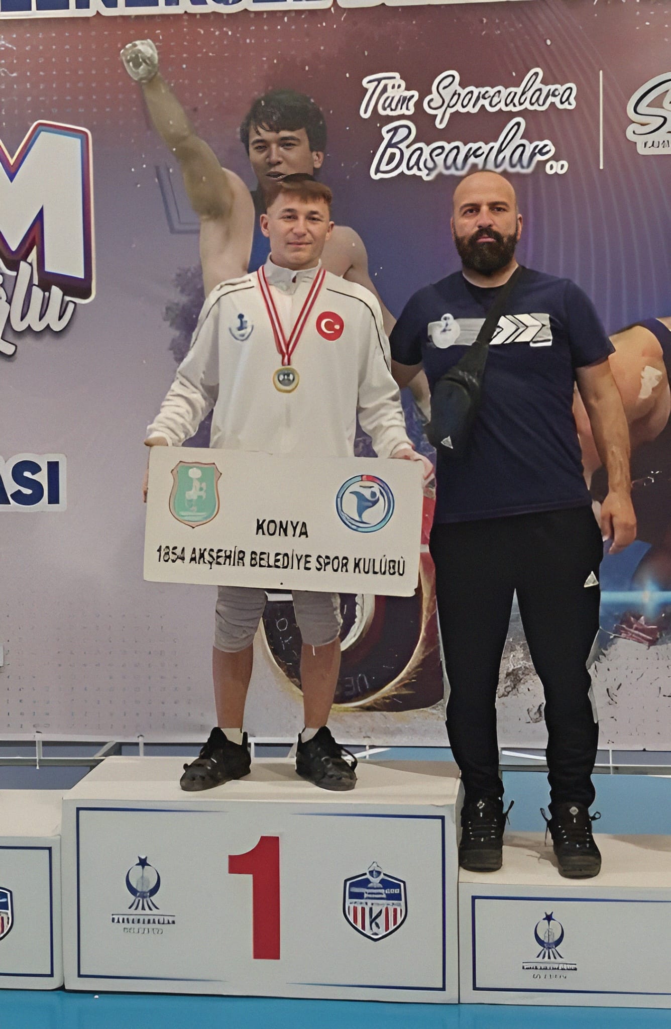HALTERDE TÜRKİYE ŞAMPİYONU OLDU TEBRİKLER ARDI ARDINA YAĞDI