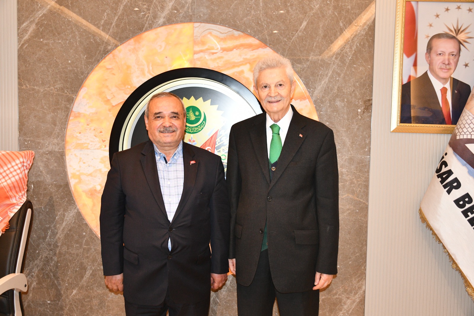 ESKİ BAKAN İSCEHİSAR'DA