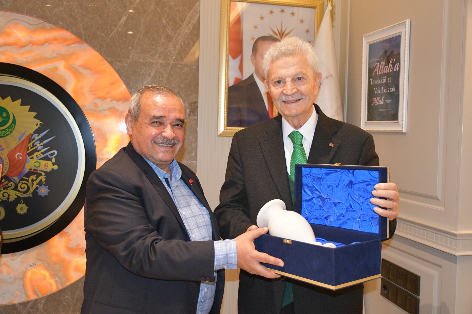 ESKİ BAKAN İSCEHİSAR'DA