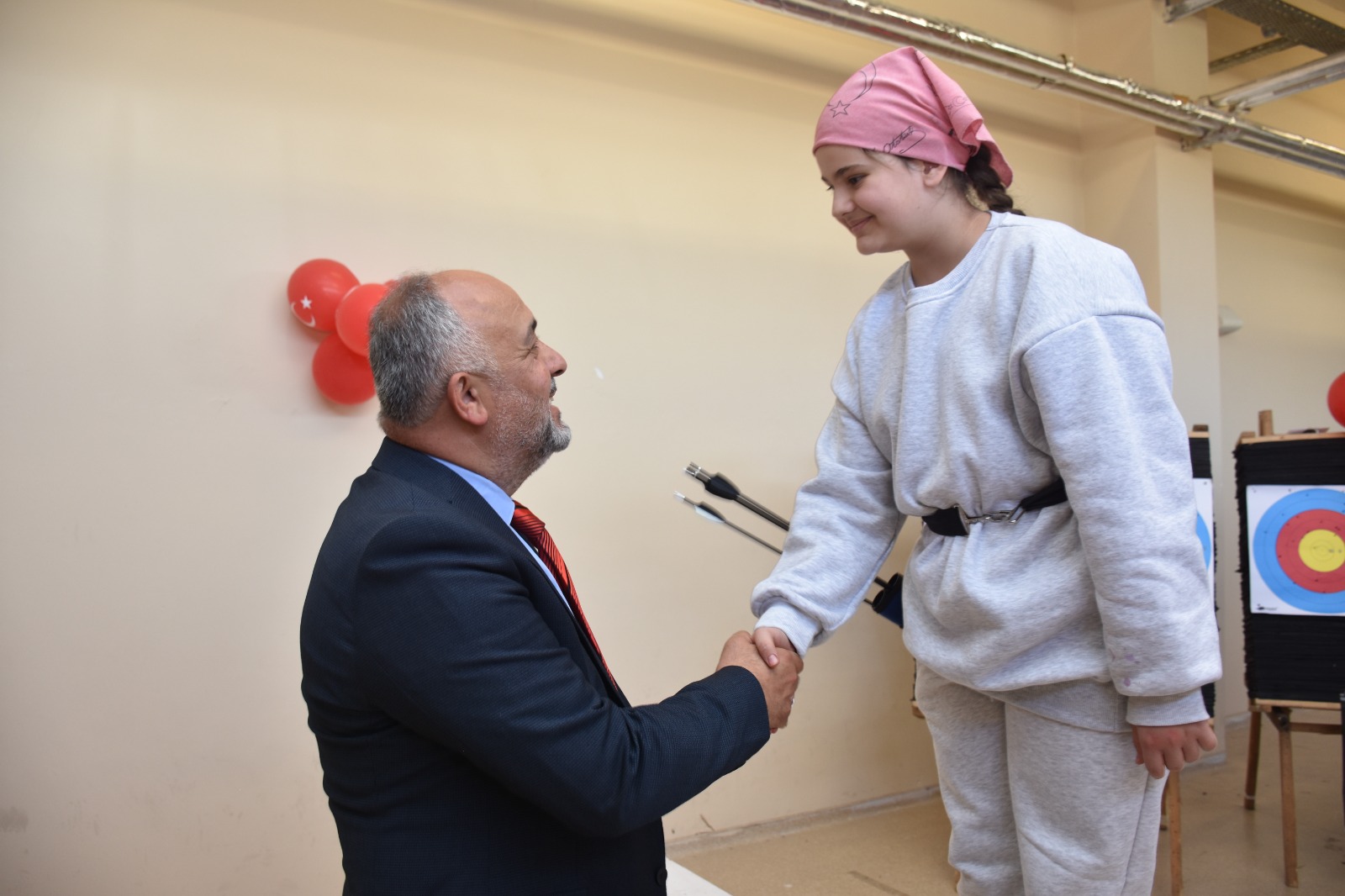 AFYONKARAHİSAR'DA CUMHURİYETİN 100. YILI OKÇULUK MÜSABAKALARI TAMAMLANDI