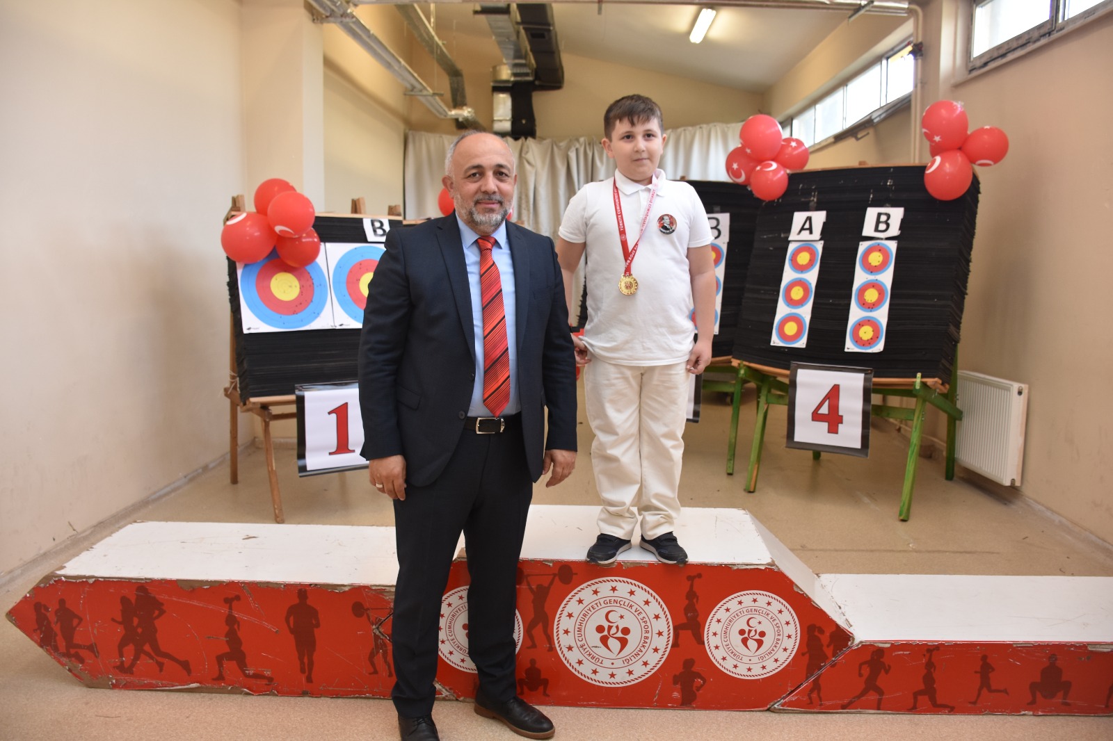 AFYONKARAHİSAR'DA CUMHURİYETİN 100. YILI OKÇULUK MÜSABAKALARI TAMAMLANDI