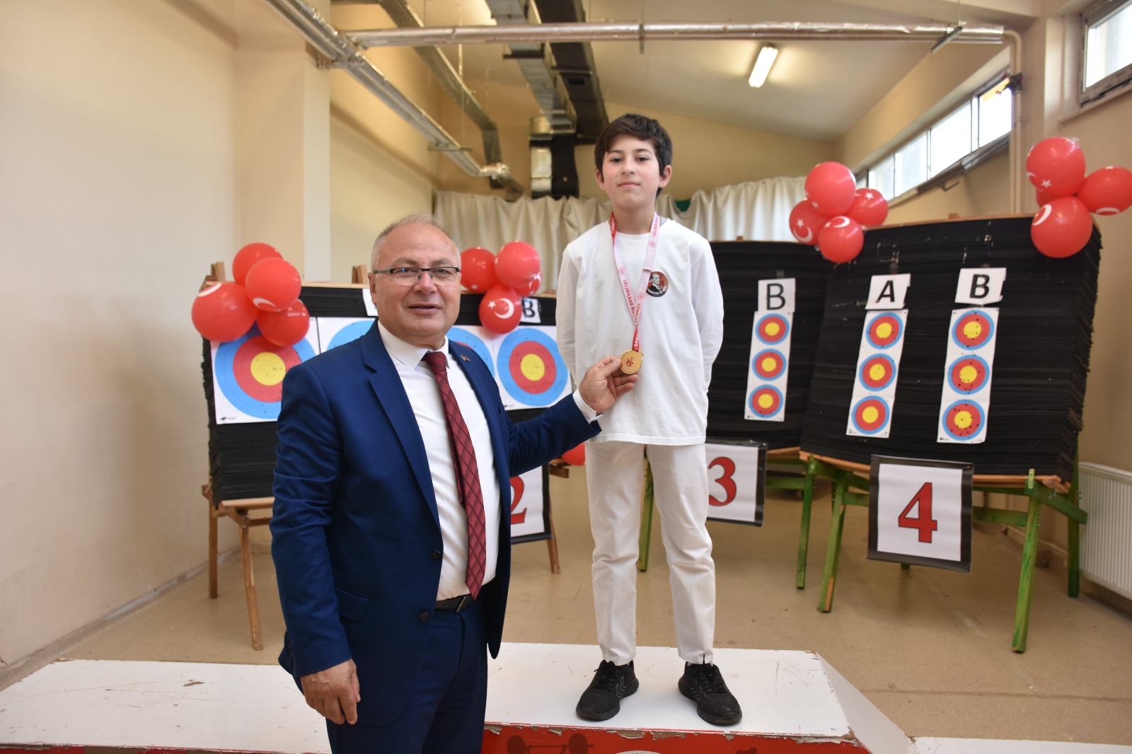 AFYONKARAHİSAR'DA CUMHURİYETİN 100. YILI OKÇULUK MÜSABAKALARI TAMAMLANDI