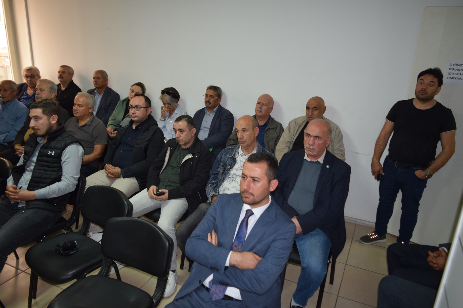 "MİLLİYETÇİLİK DİYE GEÇİNİYORSUNUZ AMA......"