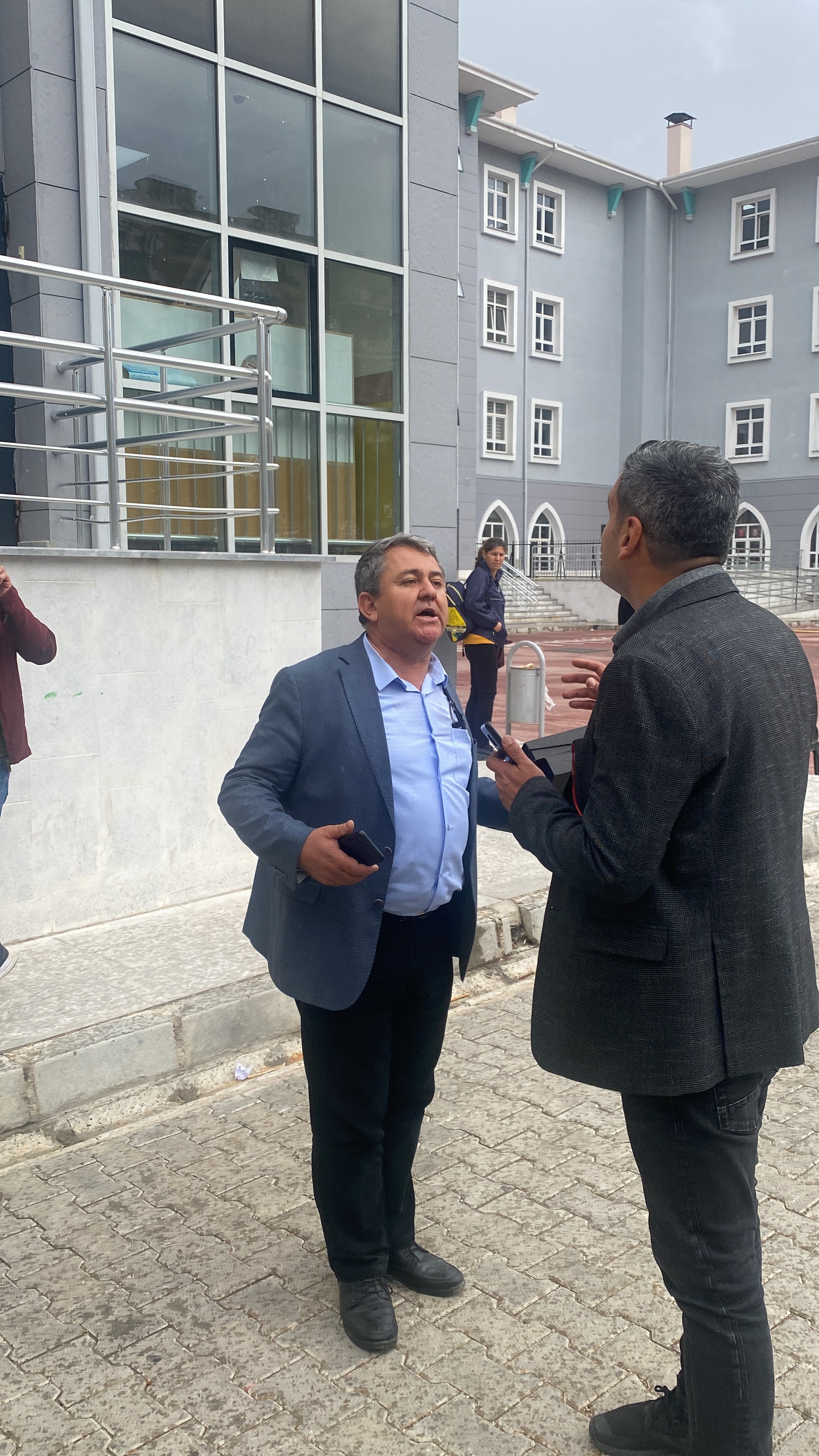 "KEŞKE ÇOCUĞUMA BAYRAK VERİP SALLATSAYDINIZ"
