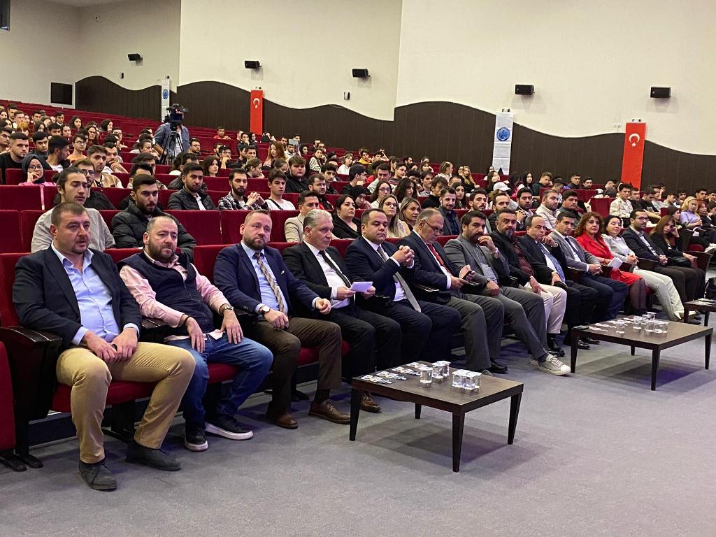 ERBAKAN MALKOÇ AKÜ'DE SEMİNER VERDİ