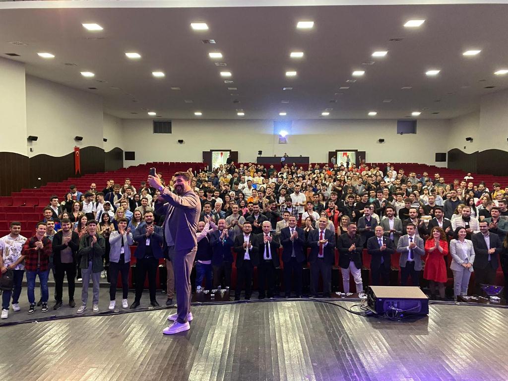 ERBAKAN MALKOÇ AKÜ'DE SEMİNER VERDİ