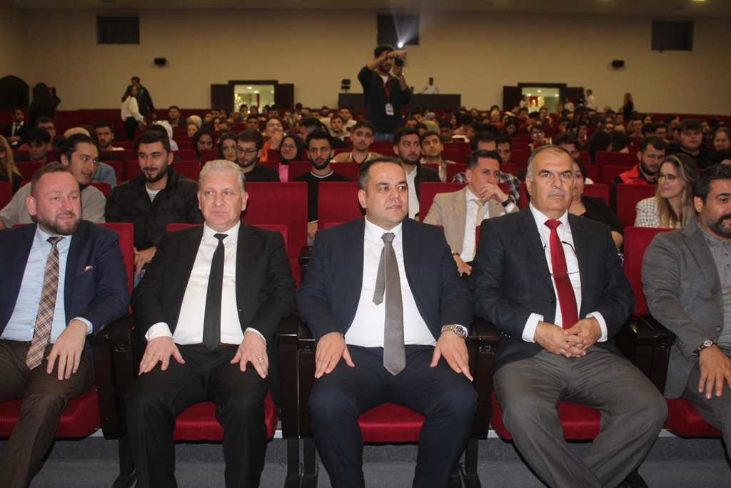 ERBAKAN MALKOÇ AKÜ'DE SEMİNER VERDİ