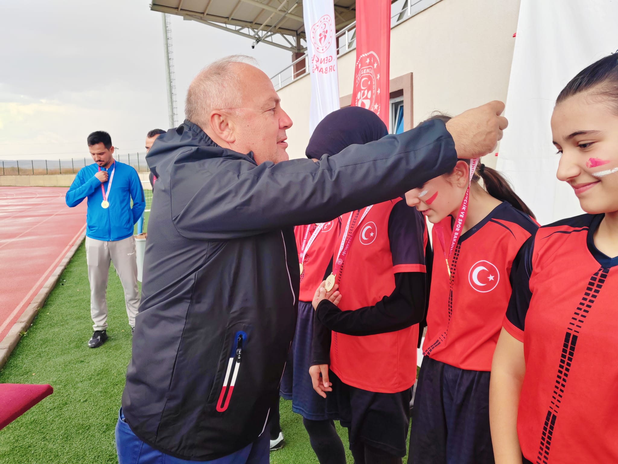 Taşoluk Fatih Ortaokulu Yıldız Kızlar Futbol Şampiyonu