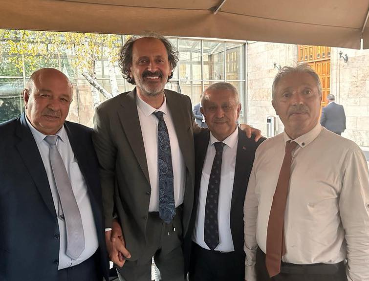 BAŞKAN ZEYBEK ÜNLÜ PİYANİST İLE