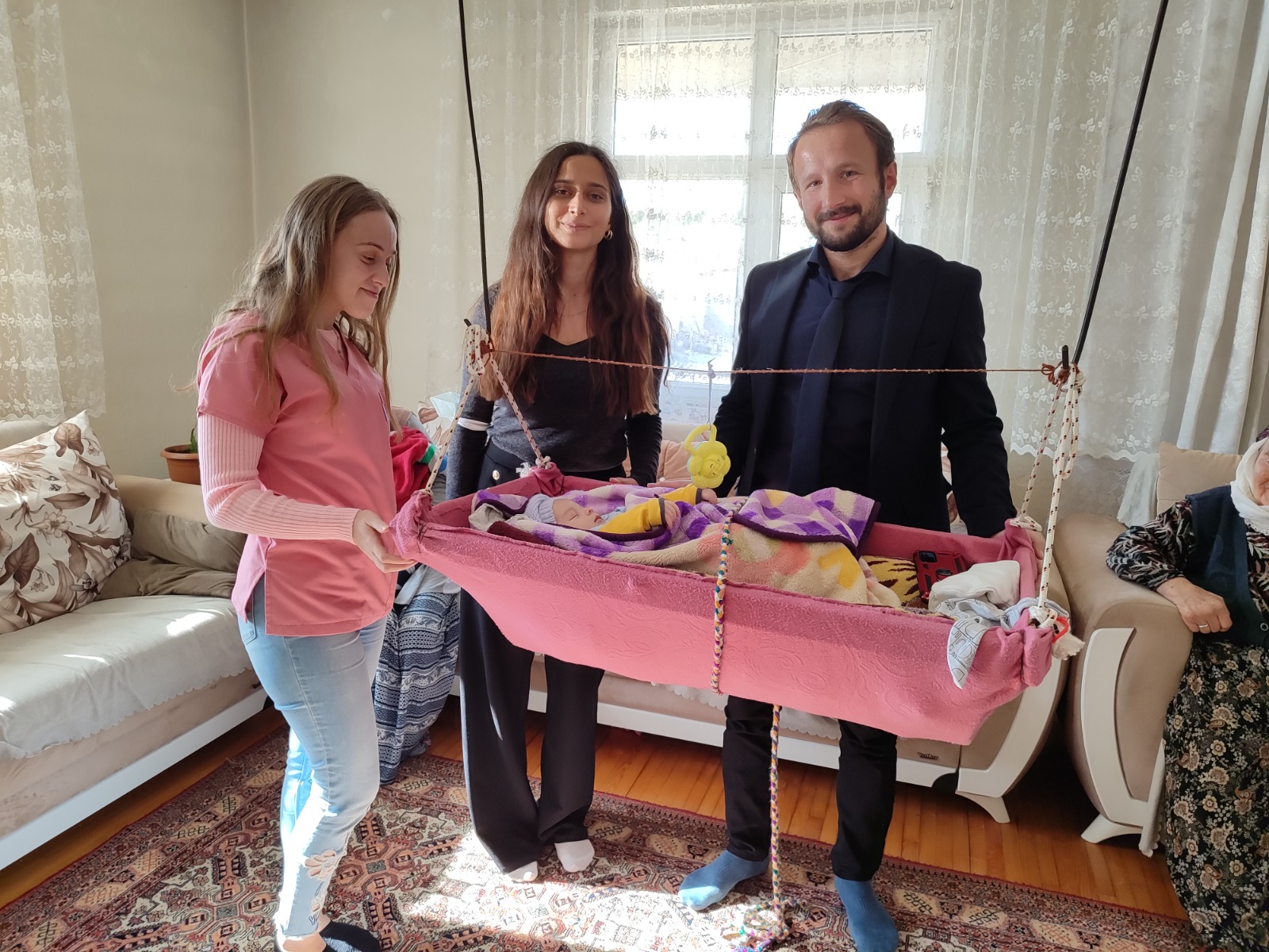 100. YILDA 100 YAŞLI, 100 GEBE VE 100 BEBEK ZİYARETİ
