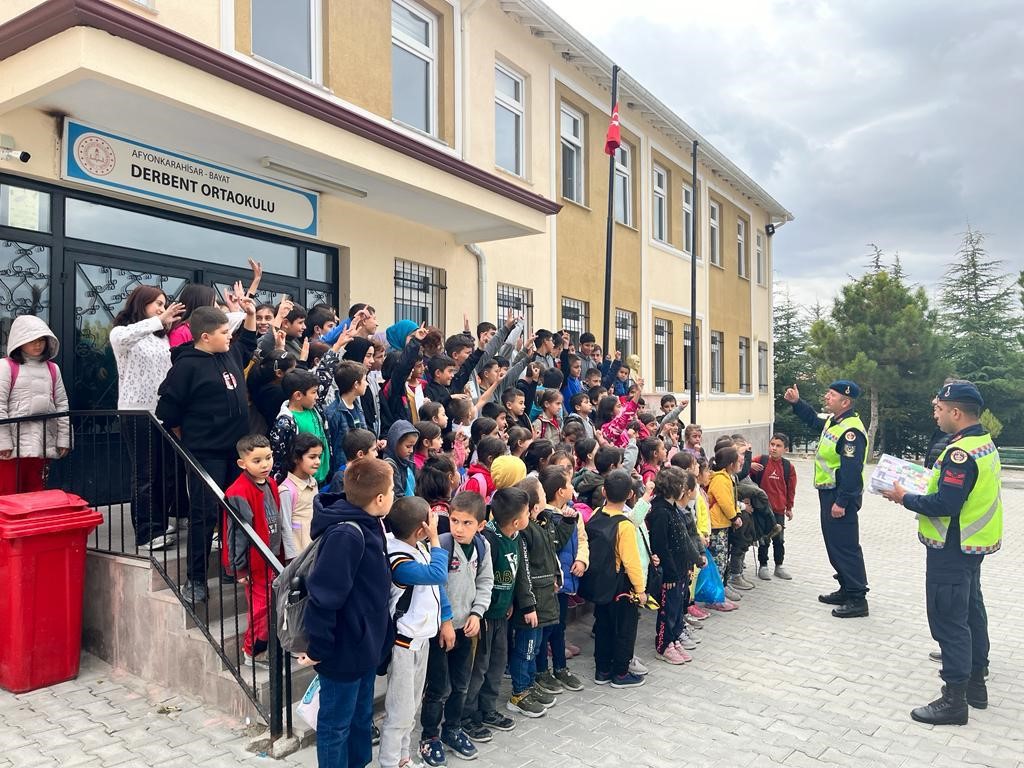 JANDARMA TRAFİK ÇOCUKLARLA BİR ARADA
