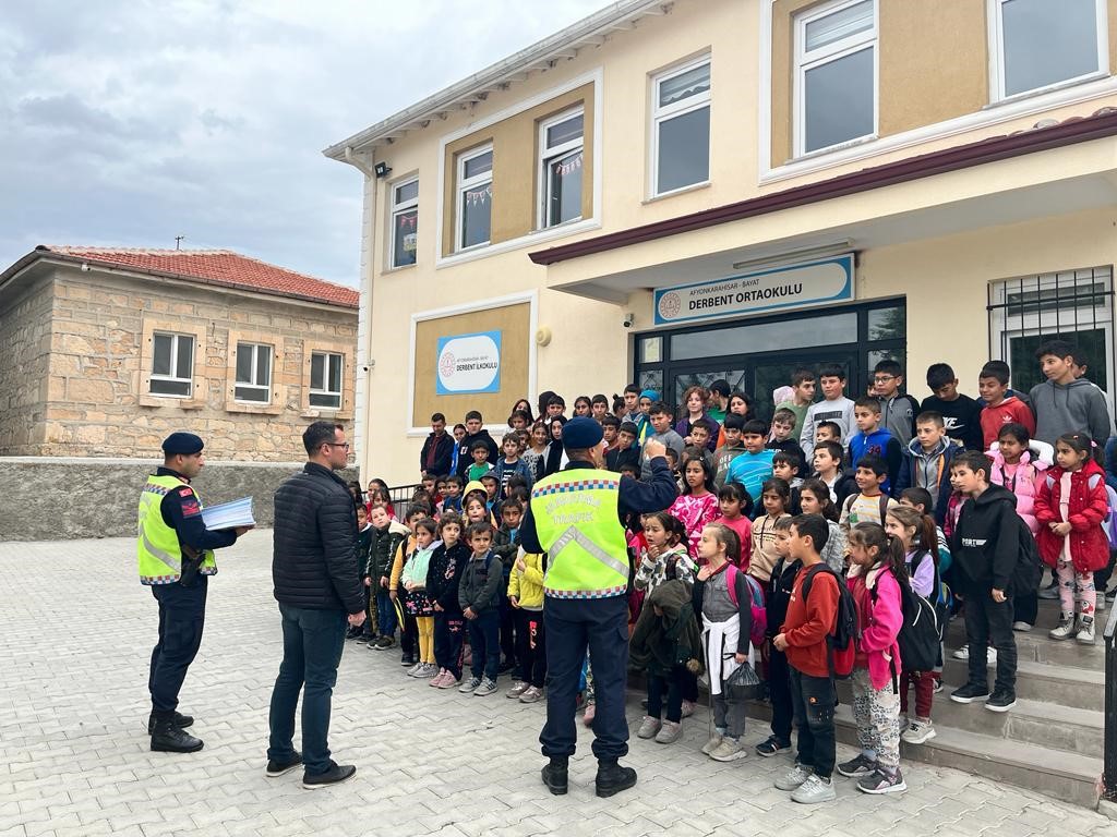 JANDARMA TRAFİK ÇOCUKLARLA BİR ARADA